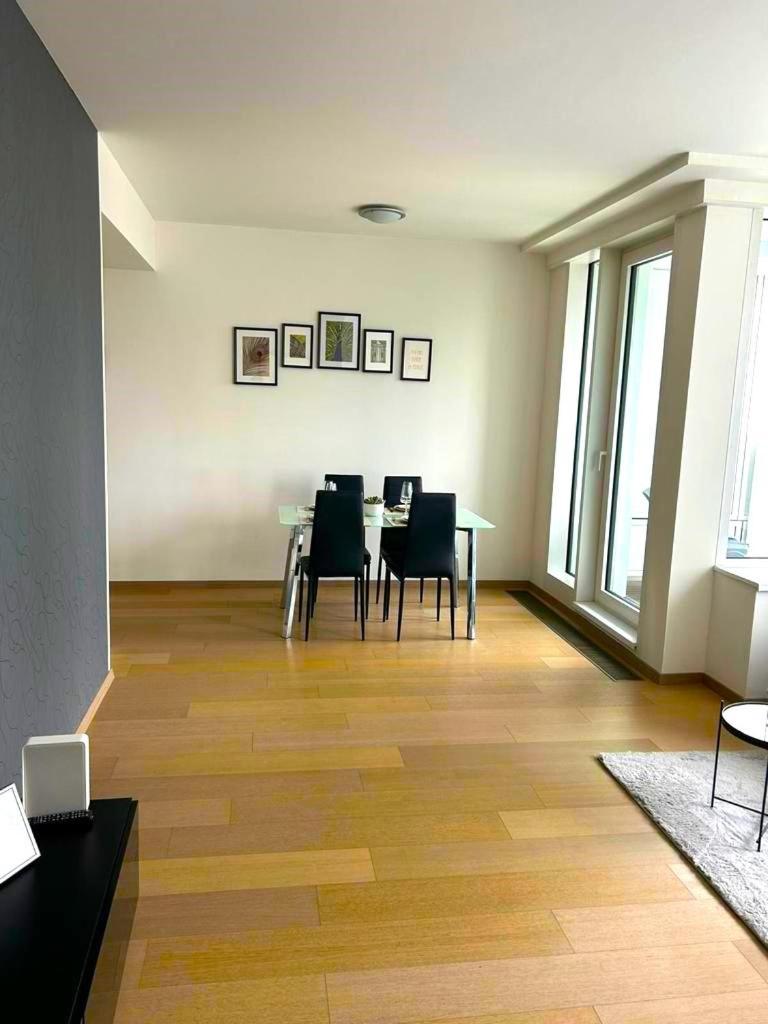 Skau Panorama Family & Business Apartment City View Free Parking Bratislava Exterior photo